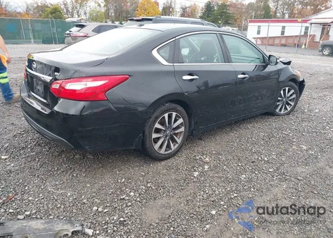 2017 Nissan Altima 2.5 Sv z USA, uszkodzony, nr VIN 1N4AL3AP1HC137750